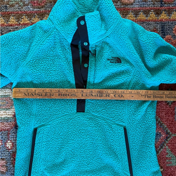 The North Face MEDIUM Turquoise Fleece Pullover 1/4 Snap Neck And Front Pocket - Picture 8 of 10